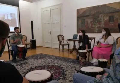 Radionica sviranja na đembeu sa učenicima