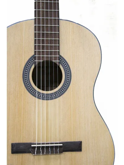 Flight C-100V2 NA klasična gitara 4/4 – telo izbliza